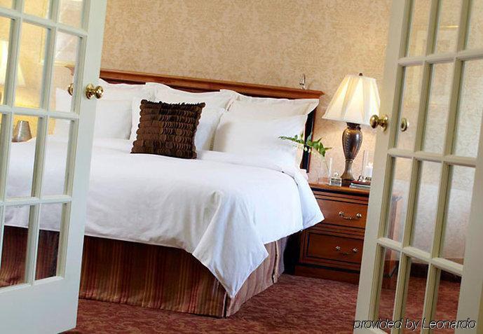 The Del Monte Lodge Renaissance Rochester Hotel & Spa Pokoj fotografie